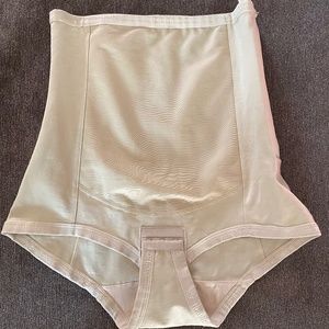 Bellefit girdle with zipper